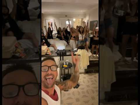 Working a private bachelorette party in ￼Las Vegas Pt.2 ￼#reels #entertainment #vegas #masinknox