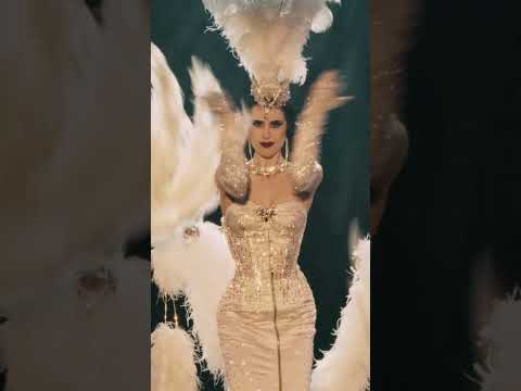 Living my vintage showgirl dream! 💃