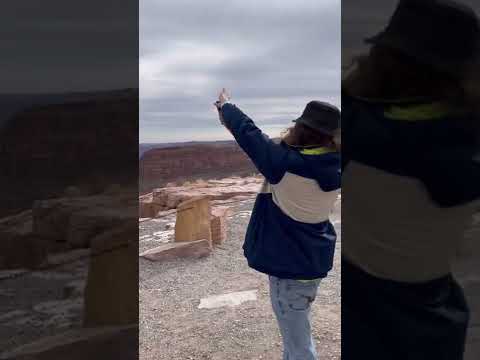 A luxury bus tour from Las Vegas to Hoover Dam & Grand Canyon West Rim with Comedy On Deck Tours