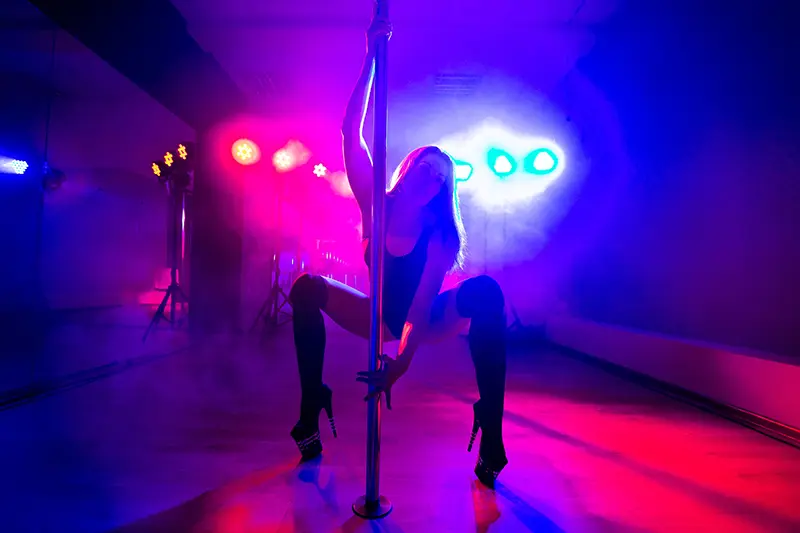stripper perfoming in a blun